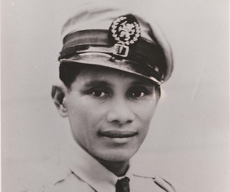 A Moluccan soldier and his daughter